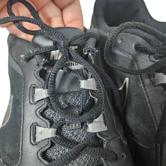 Nike training shoes for men - Picture 4 of 6